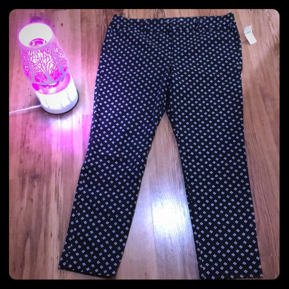 Old Navy, pixie, mid-rise, size 12. NWT